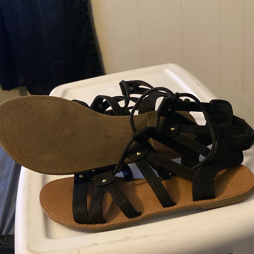 Kids like new size 2 sandals. Great condition